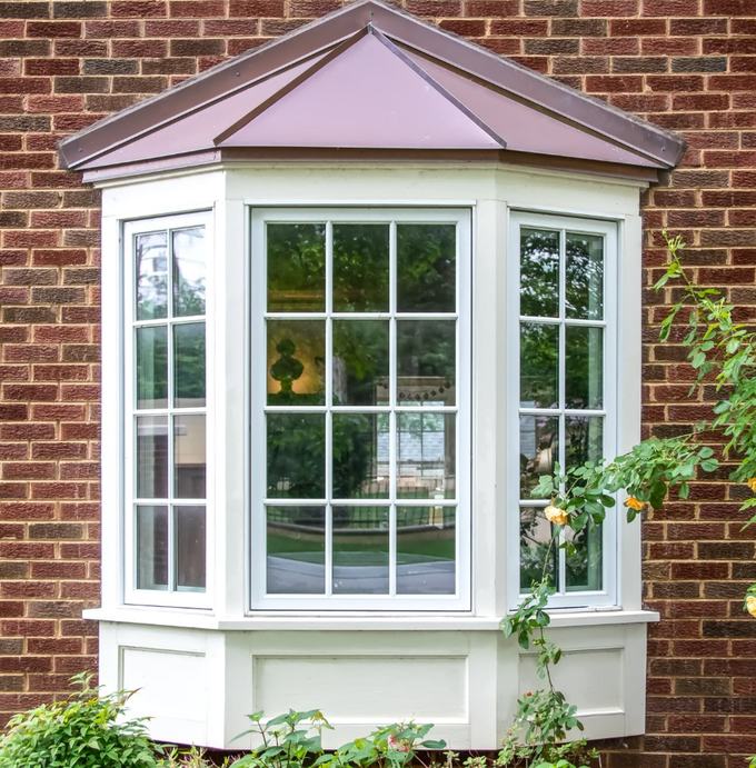 How Central Alberta Weather Affects Windows | Weather Pro White bay window on a brick home in Red Deer