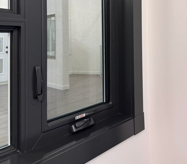 Black Windows: Frame Colour and Heat on Dark Vinyl